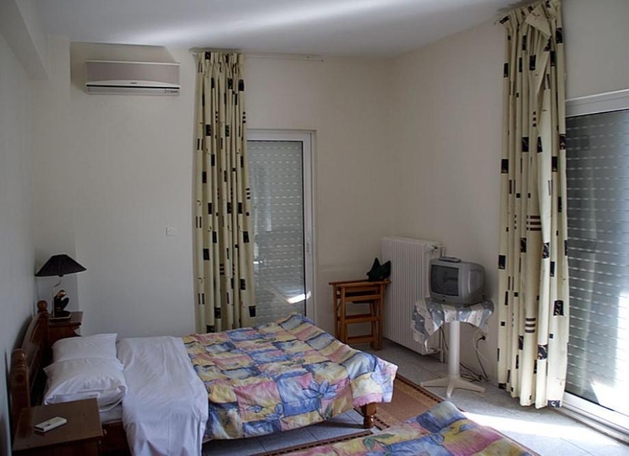 Miloi Rooms And Apartments Bagian luar foto
