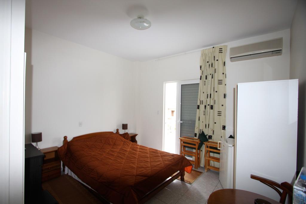 Miloi Rooms And Apartments Bagian luar foto