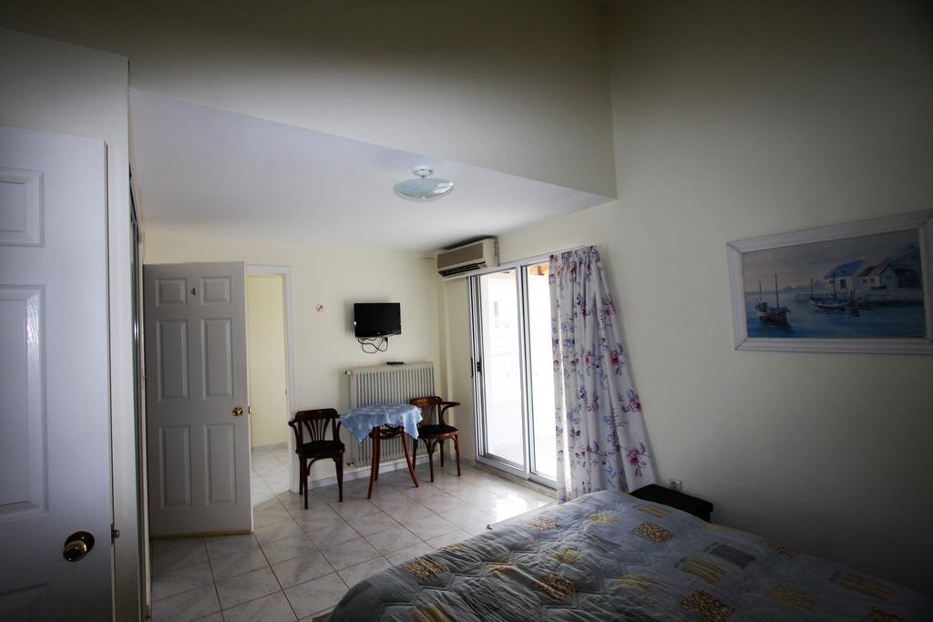 Miloi Rooms And Apartments Bagian luar foto