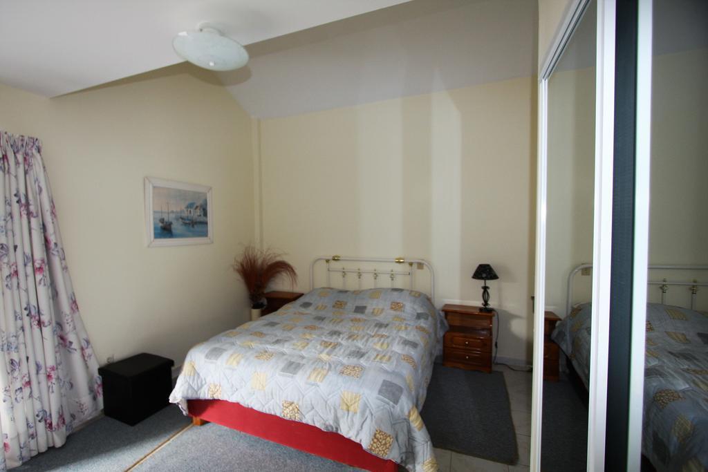 Miloi Rooms And Apartments Bagian luar foto