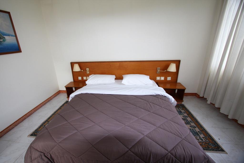 Miloi Rooms And Apartments Bagian luar foto