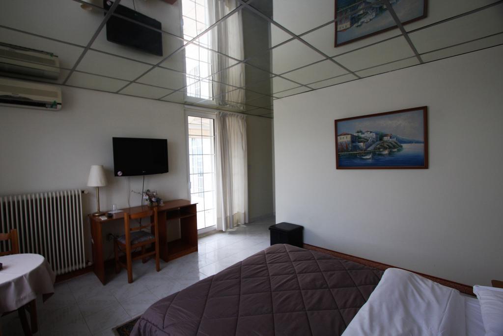 Miloi Rooms And Apartments Bagian luar foto