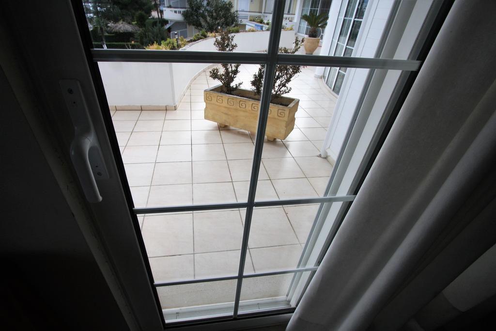 Miloi Rooms And Apartments Bagian luar foto