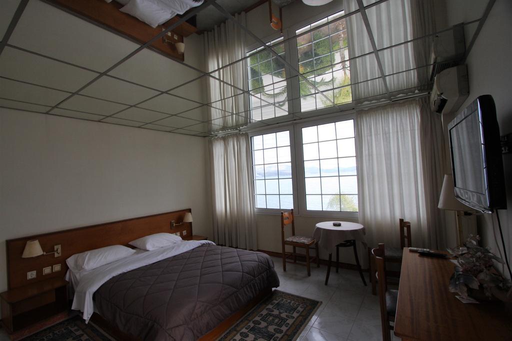 Miloi Rooms And Apartments Bagian luar foto