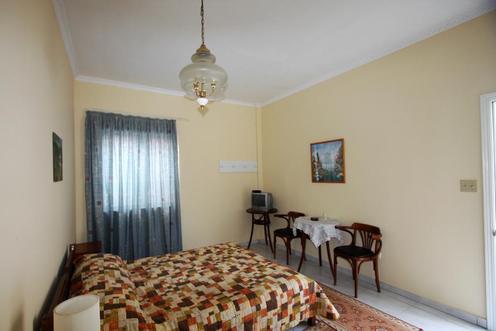 Miloi Rooms And Apartments Bagian luar foto