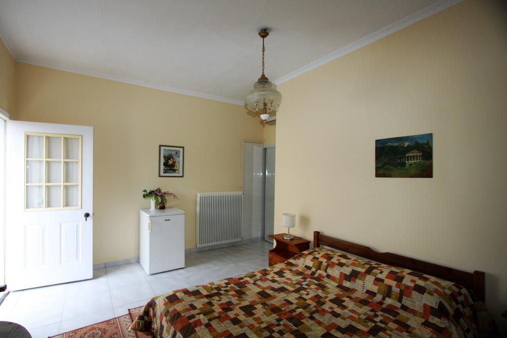 Miloi Rooms And Apartments Bagian luar foto