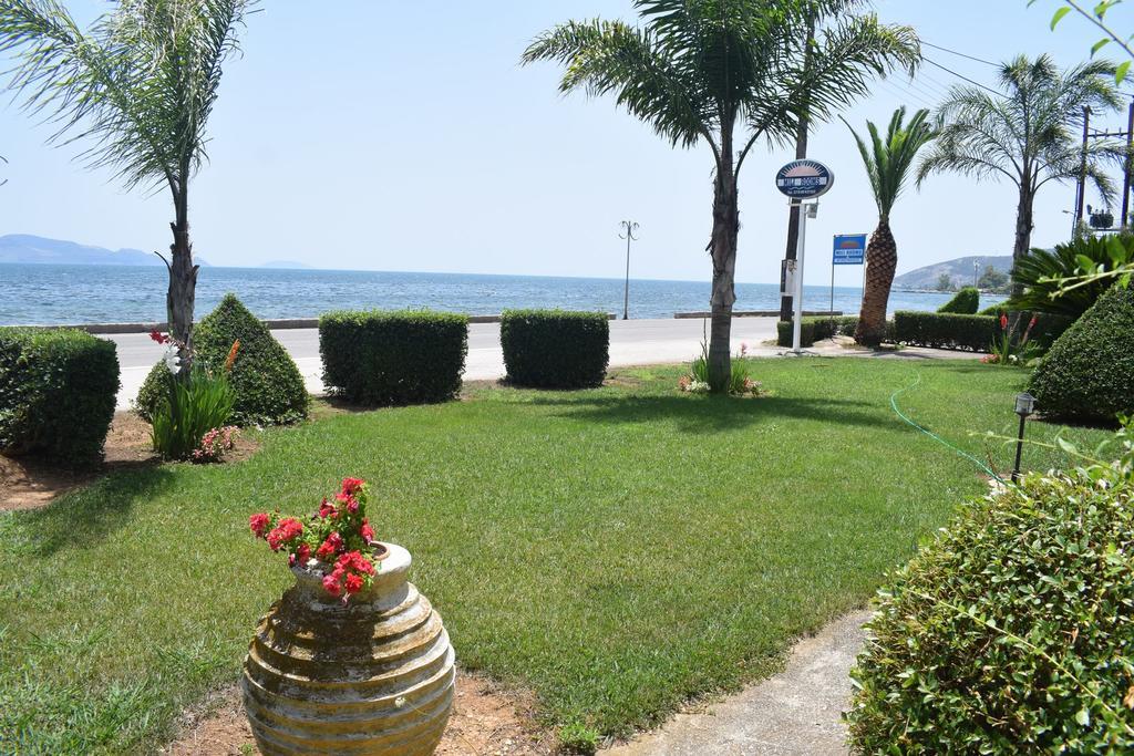 Miloi Rooms And Apartments Bagian luar foto