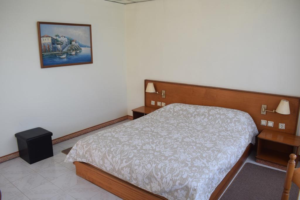 Miloi Rooms And Apartments Bagian luar foto