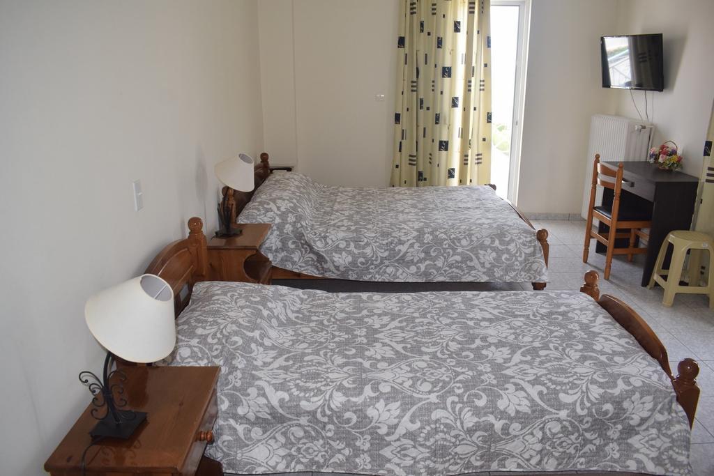 Miloi Rooms And Apartments Bagian luar foto