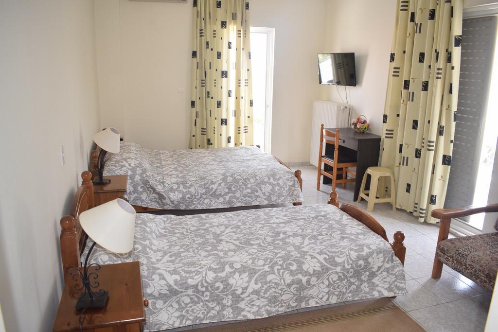 Miloi Rooms And Apartments Bagian luar foto