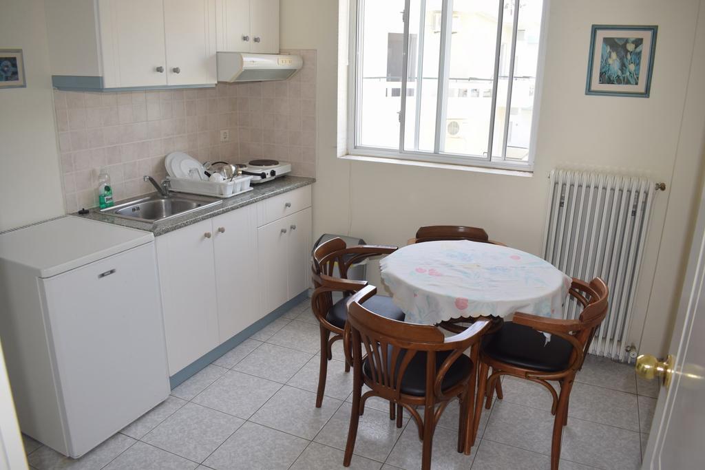 Miloi Rooms And Apartments Bagian luar foto